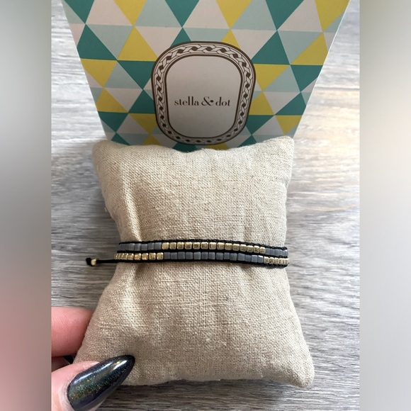 STELLA & DOT- Farren Pulley Bracelet (gold) - Picture 1 of 4